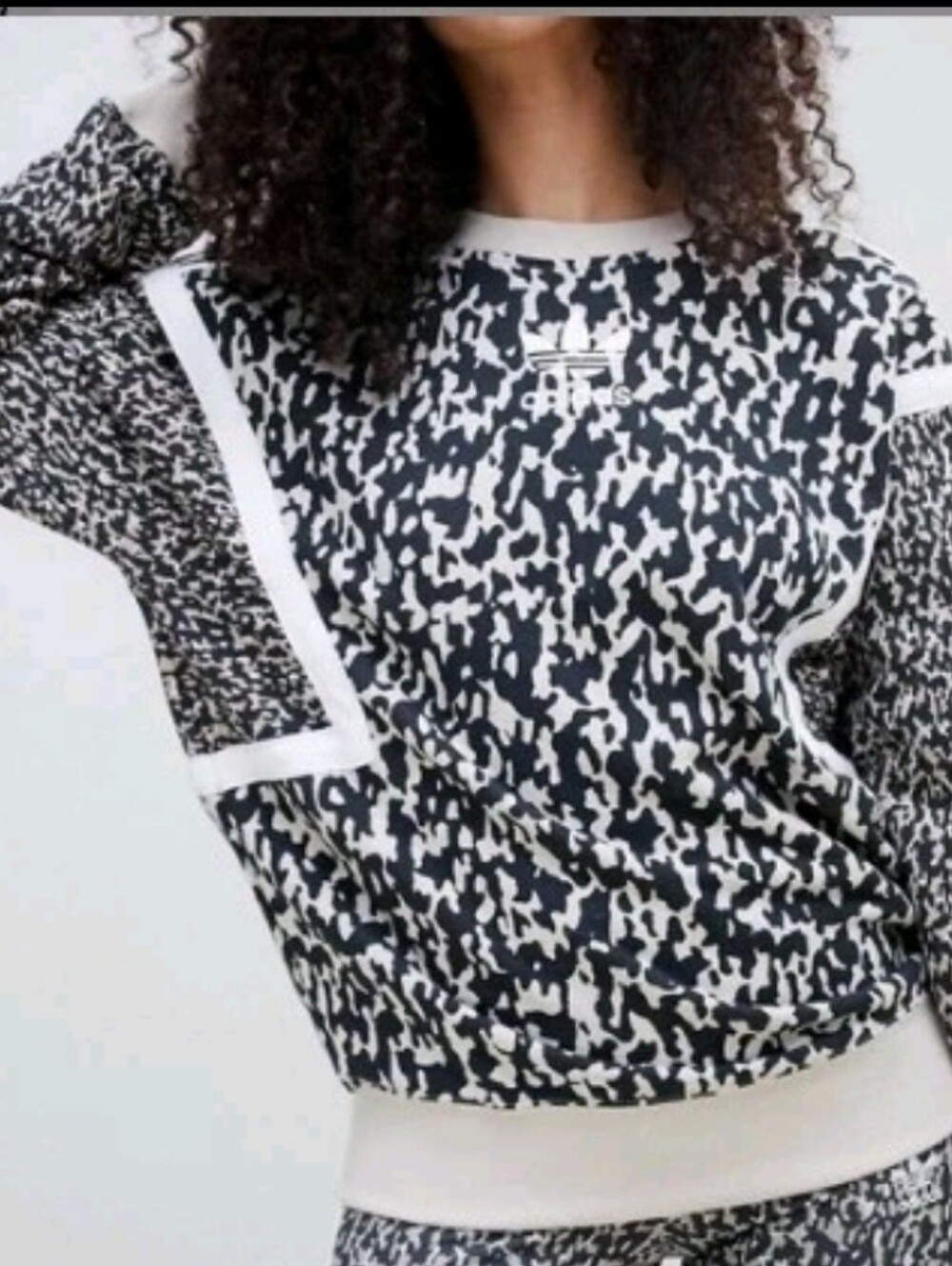 adidas Leoflage Women’s Black & White Animal Print Crew Sweatshirt Size M